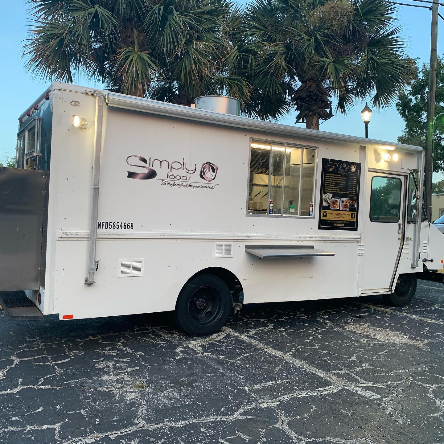 Simply Foods by Courtney Food Truck
